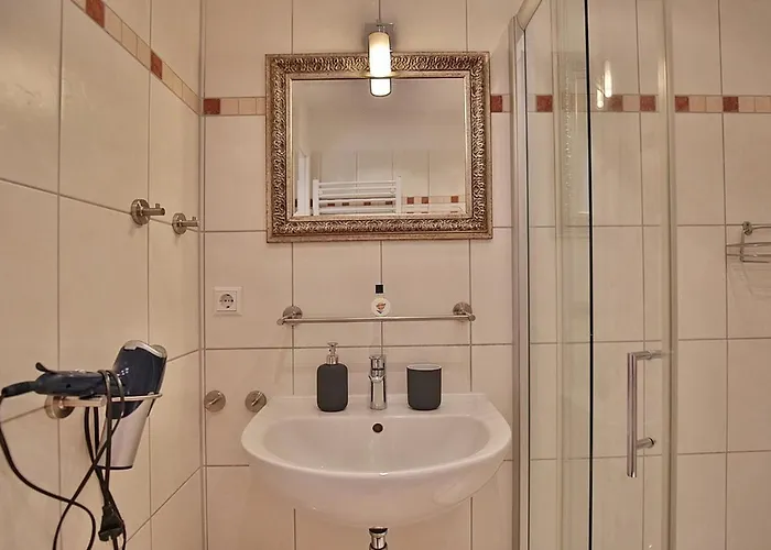 Am Am Strandallee 48 03 *